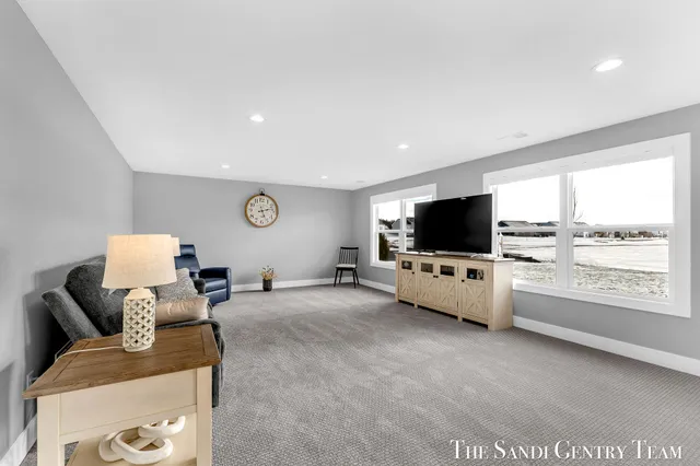 $664,900 | 14968 Fillmore Street, West Olive, MI 49460