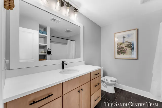 $664,900 | 14968 Fillmore Street, West Olive, MI 49460