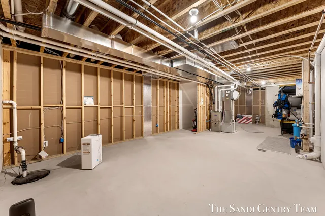 $664,900 | 14968 Fillmore Street, West Olive, MI 49460