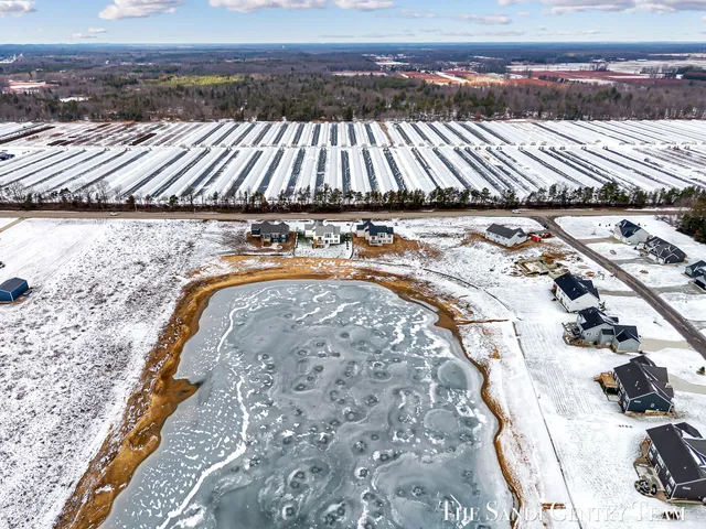 $664,900 | 14968 Fillmore Street, West Olive, MI 49460