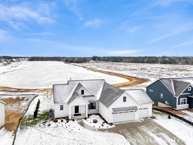 $664,900 | 14968 Fillmore Street, West Olive, MI 49460