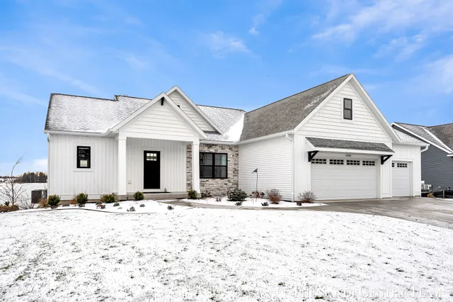 $664,900 | 14968 Fillmore Street, West Olive, MI 49460