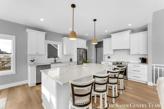 $664,900 | 14968 Fillmore Street, West Olive, MI 49460