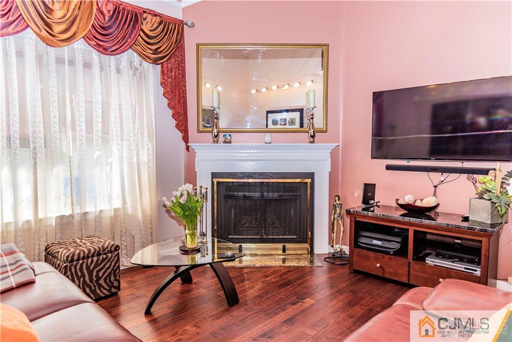 73 Renaissance Lane New Brunswick, NJ 08901 - Photo 3 of 25 Gallery Image 3