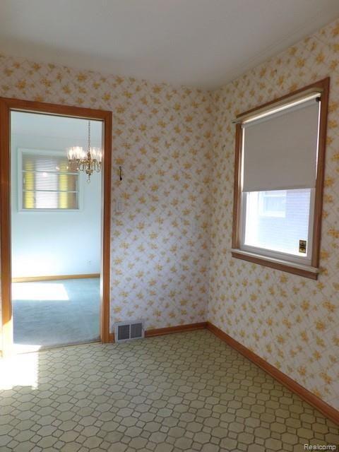 14841 Champaign Road Allen Park, MI 48101 - Photo 21 of 41 21. CHARMING EATING AREA!
