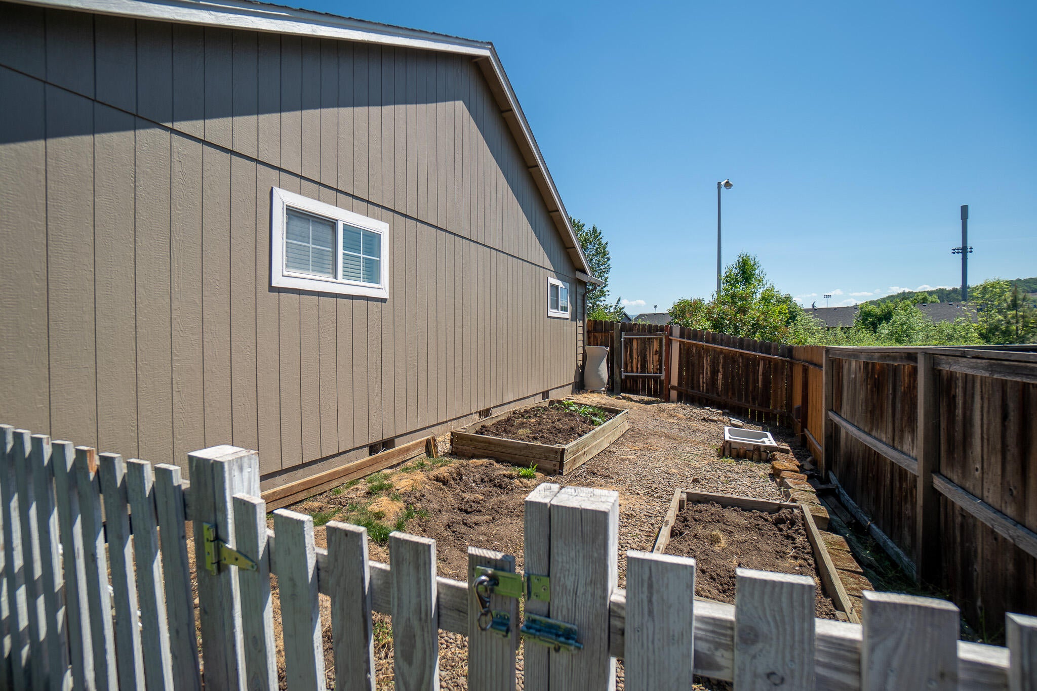 498 Merlee Circle Eagle Point, OR 97524 - Photo 24 of 26 200