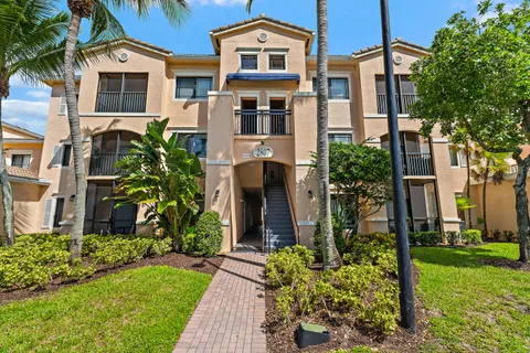 $330,000 | 2807 Veronia Drive, Unit 107, Palm Beach Gardens, FL 33410