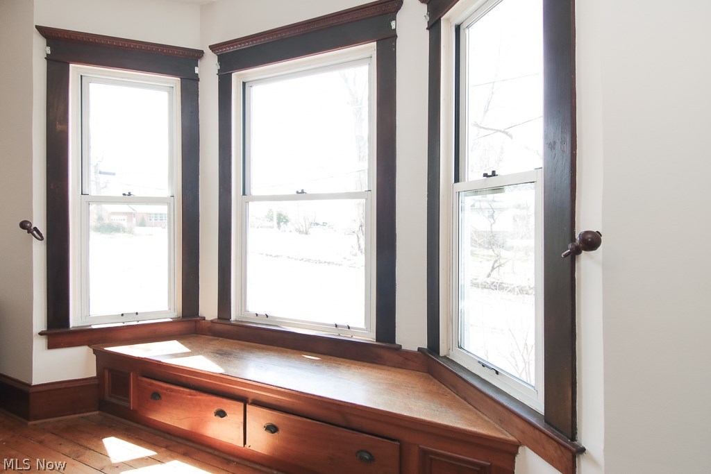 38960 Detroit Road Avon, OH 44011 - Photo 9 of 27 Beautiful windowseat with storage below