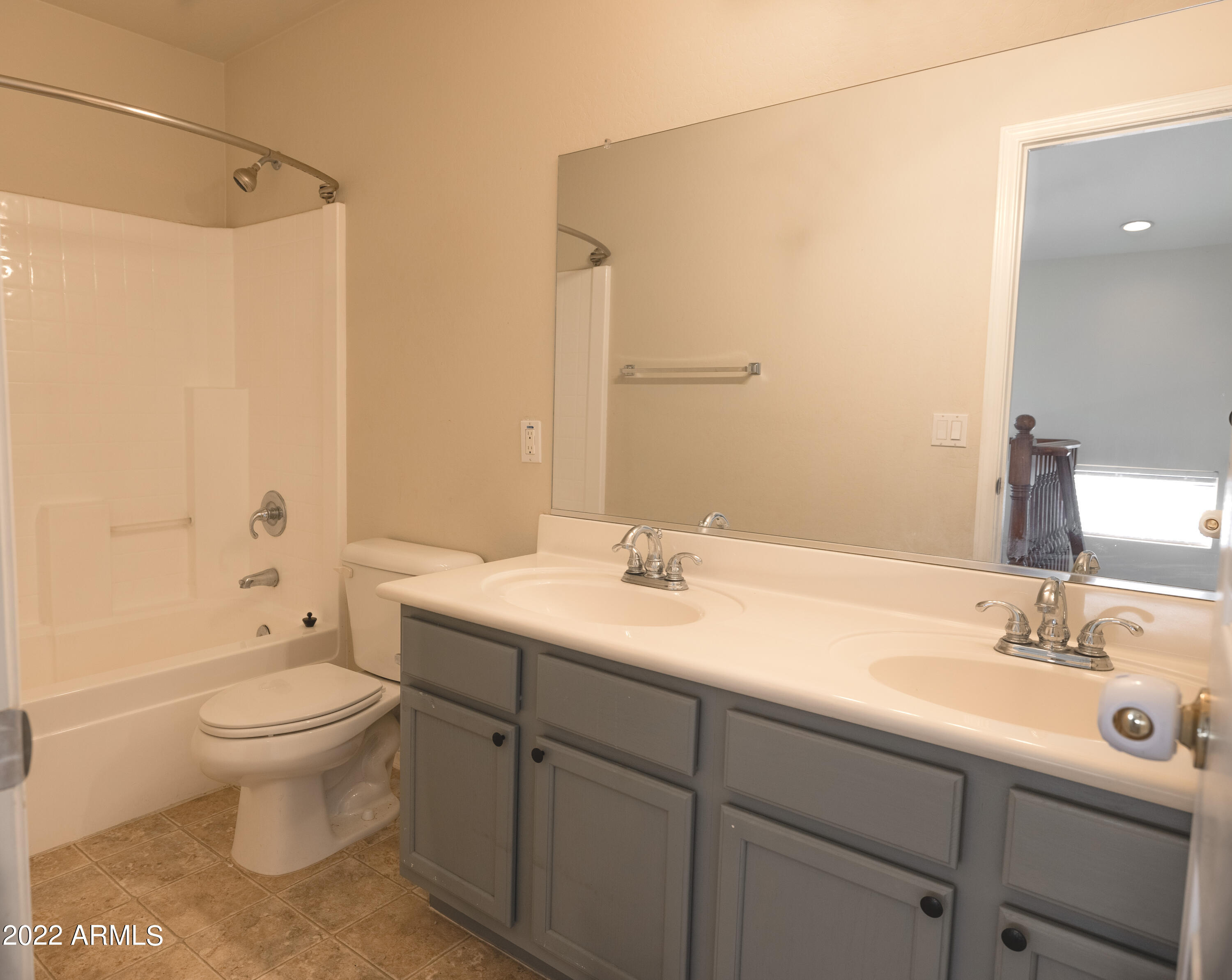 3233 West Pecan Road Phoenix, AZ 85041 - Photo 33 of 35 Hall Bathroom