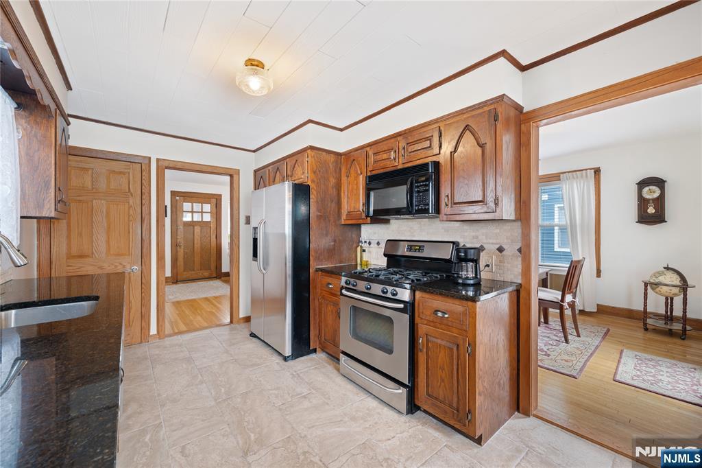 169 Oak Ridge Avenue Nutley, NJ 07110 - Photo 14 of 41