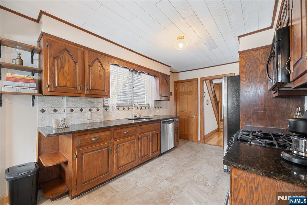 169 Oak Ridge Avenue Nutley, NJ 07110 - Photo 15 of 41