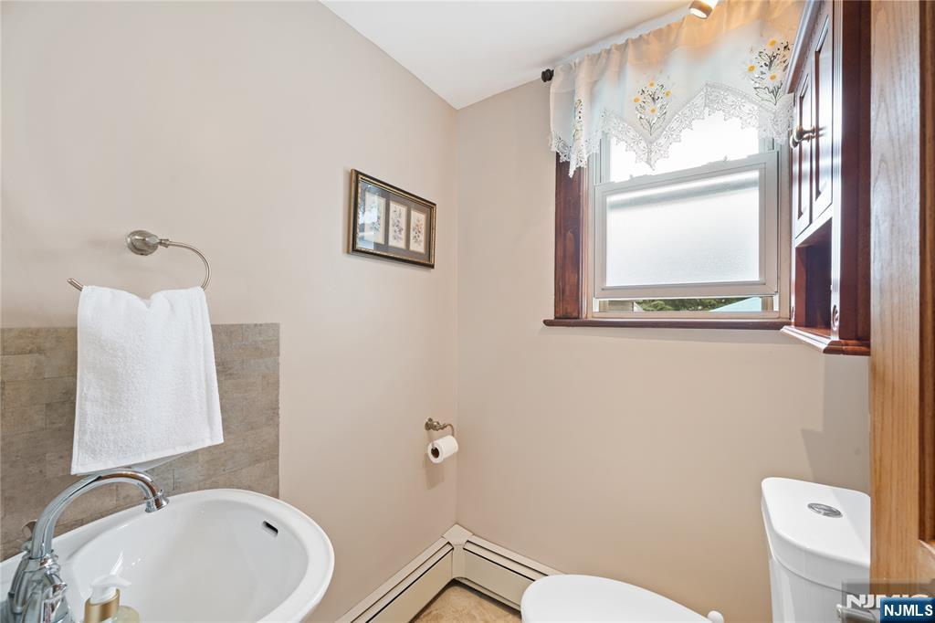 169 Oak Ridge Avenue Nutley, NJ 07110 - Photo 25 of 41