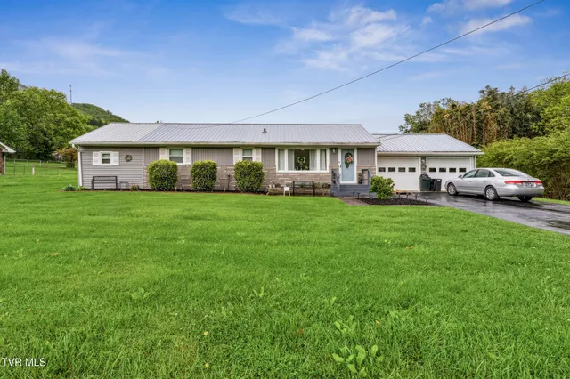 $300,000 | 410 Crook Street, Hampton, TN 37658