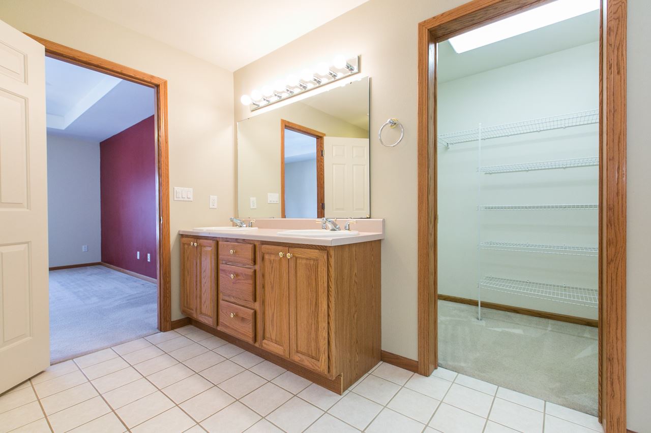 2330 Antler Ridge Drive Dubuque, IA 52002 - Photo 13 of 25 Gallery Image 13