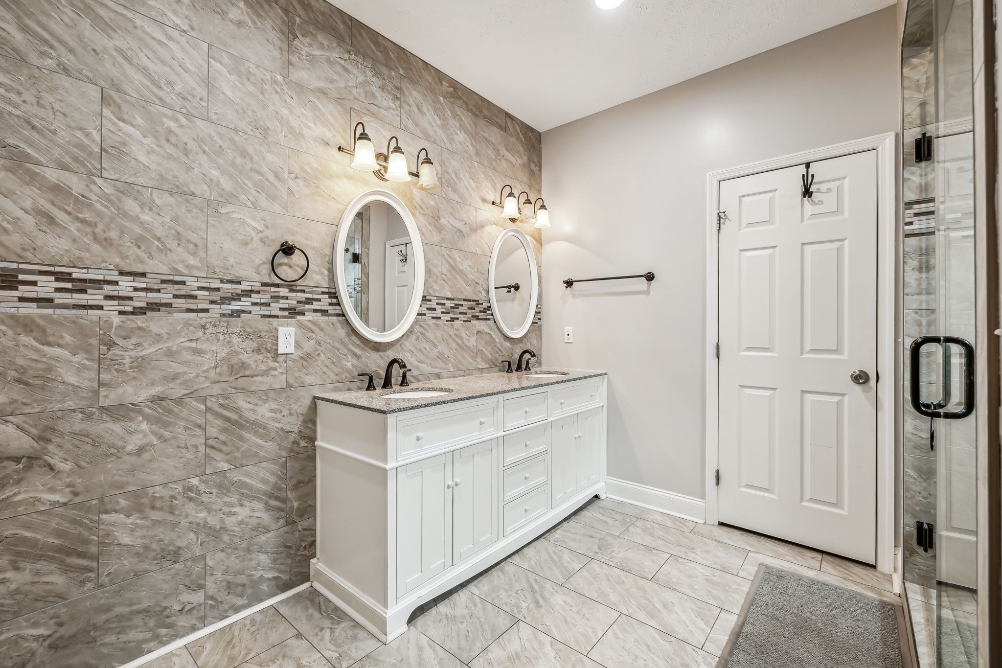 4618 Simmons Bluff Road Lebanon, TN 37090 - Photo 12 of 35 a view of a hallway with washer dryer