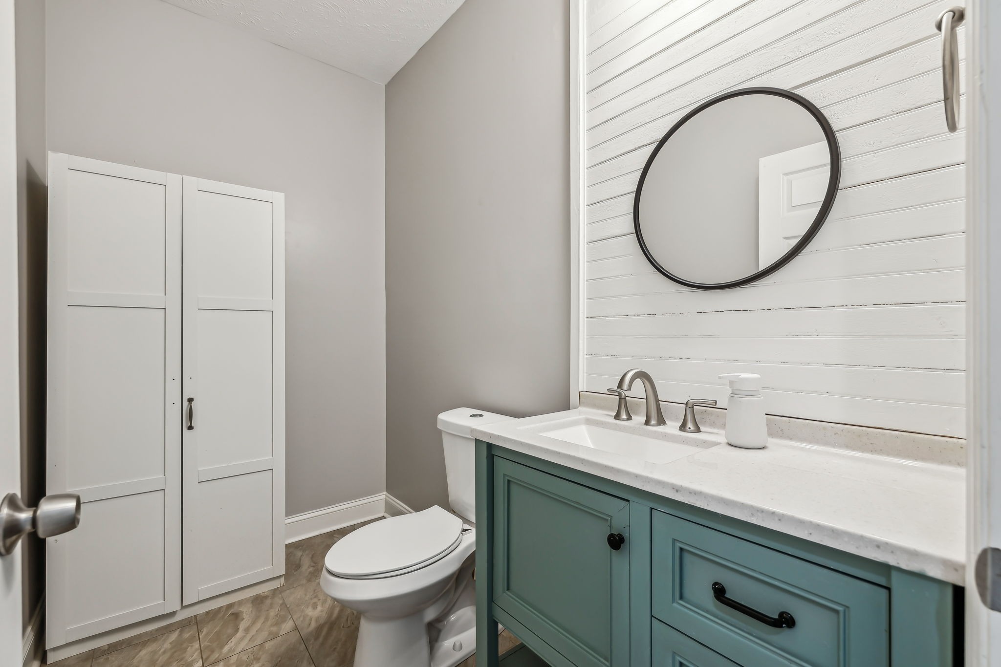 4618 Simmons Bluff Road Lebanon, TN 37090 - Photo 17 of 35 a bathroom with a toilet a sink and mirror