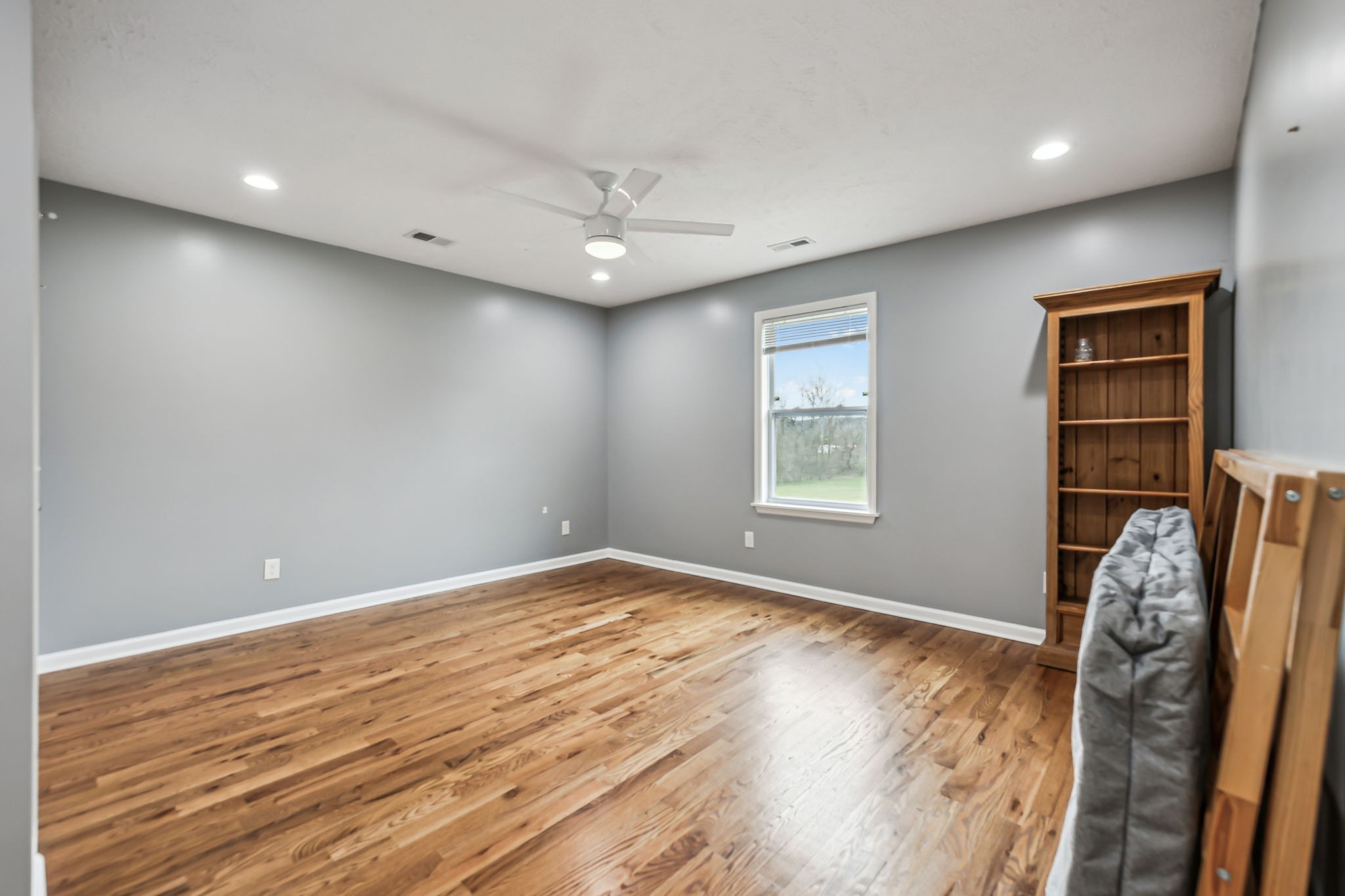 4618 Simmons Bluff Road Lebanon, TN 37090 - Photo 22 of 35 an empty room with windows