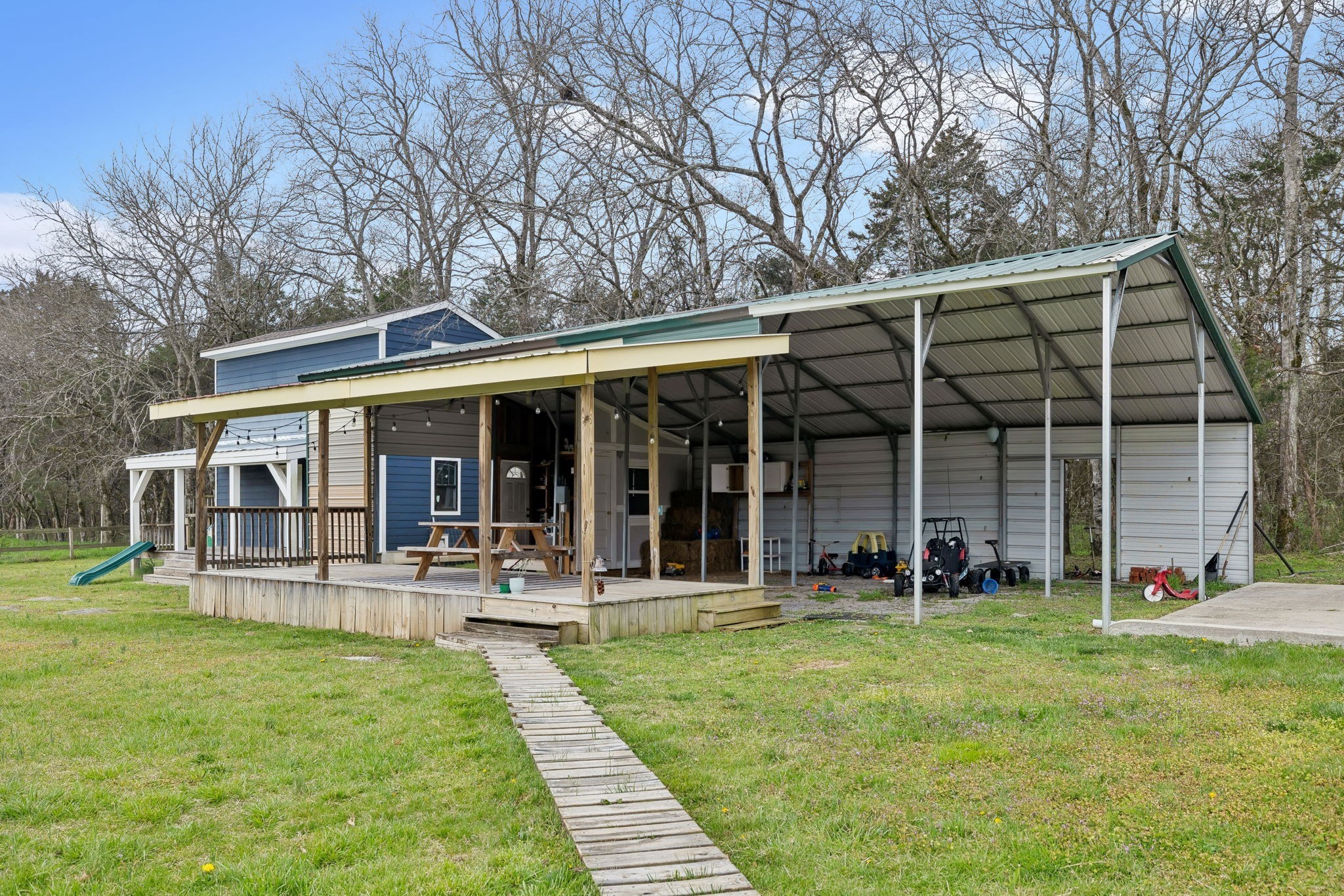 4618 Simmons Bluff Road Lebanon, TN 37090 - Photo 29 of 35 front view of a house with a yard