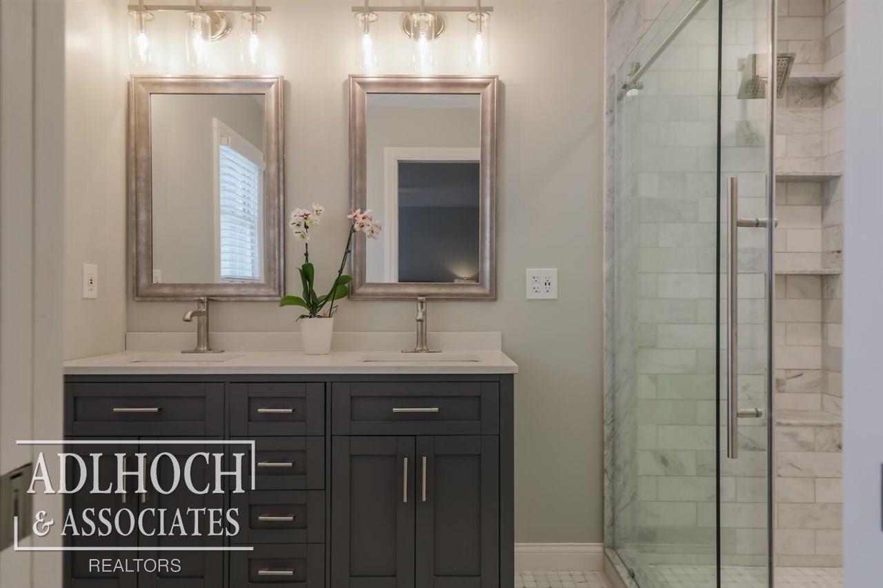 460 Fisher Road Grosse Pointe, MI 48230 - Photo 14 of 22 50040085-13.JPG