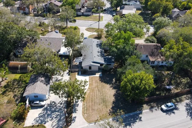 $475,000 | 1129 West San Antonio Street, Lockhart, TX 78644