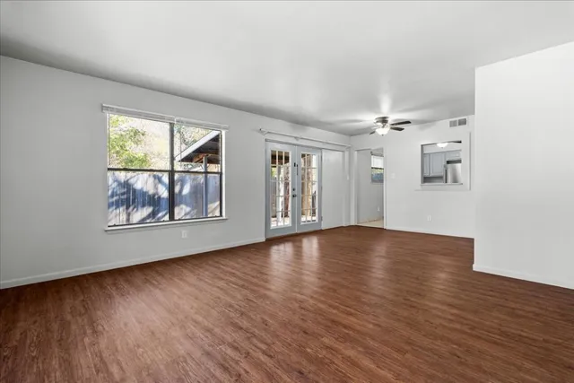 $475,000 | 1129 West San Antonio Street, Lockhart, TX 78644