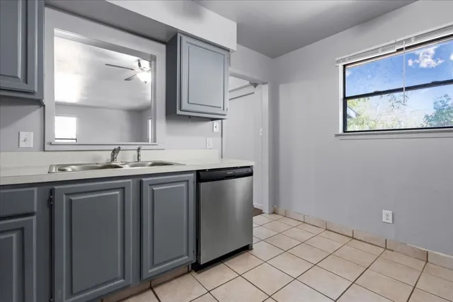 $475,000 | 1129 West San Antonio Street, Lockhart, TX 78644