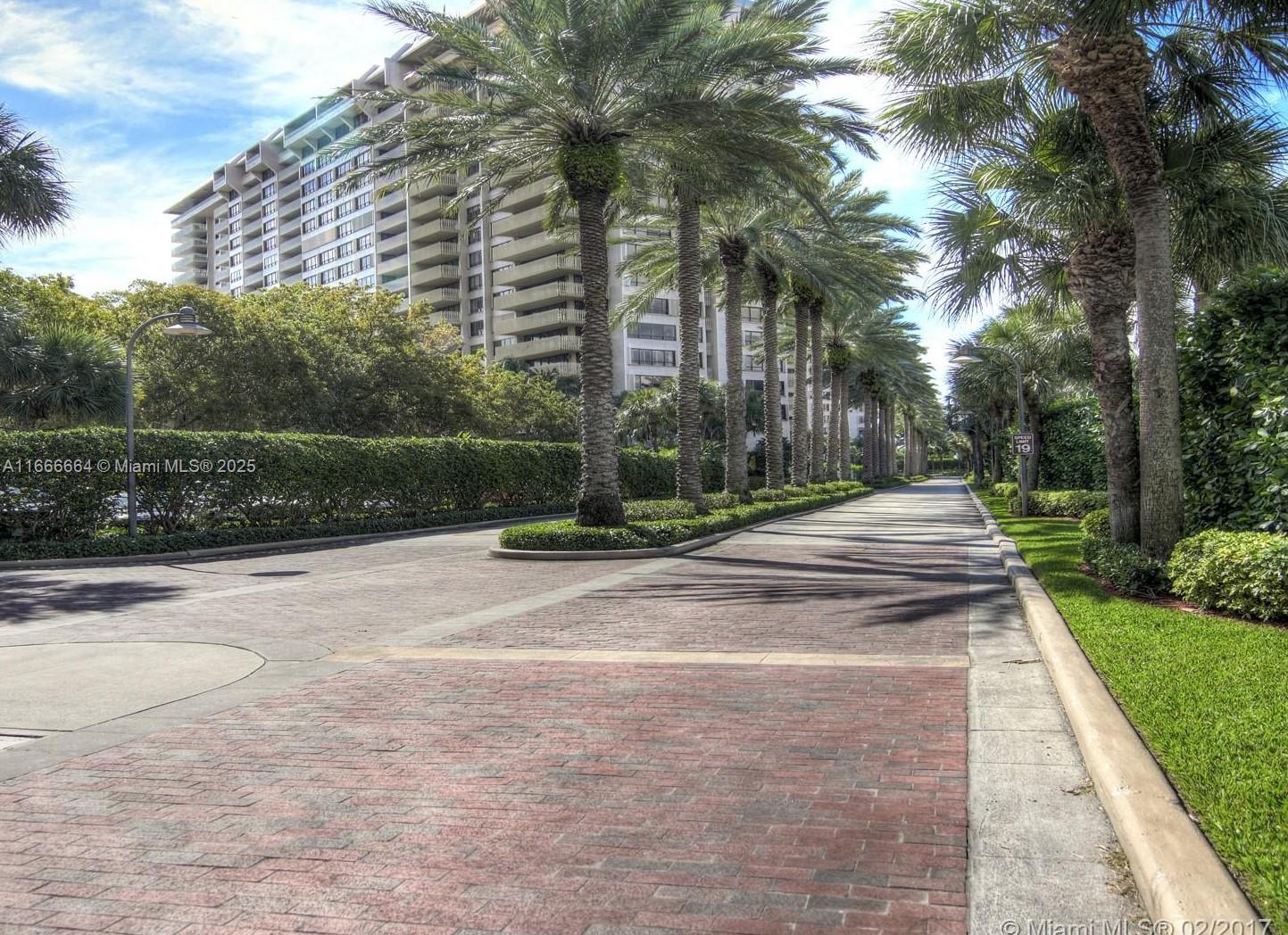 2 Grove Isle Drive, Unit B1708 Miami, FL 33133 - Photo 26 of 30 a view of patio area