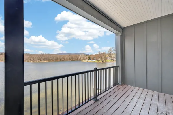 $975,000 | 22 Icehouse Drive, Saugerties, NY 12477