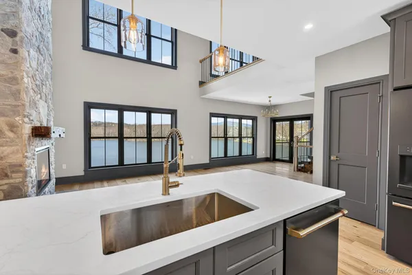 $975,000 | 22 Icehouse Drive, Saugerties, NY 12477