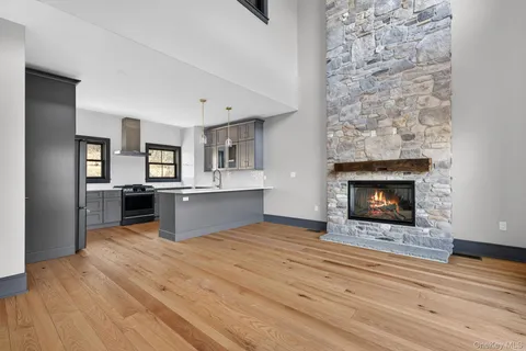 $975,000 | 22 Icehouse Drive, Saugerties, NY 12477