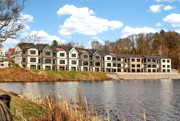 $975,000 | 22 Icehouse Drive, Saugerties, NY 12477