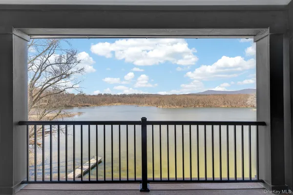 $975,000 | 22 Icehouse Drive, Saugerties, NY 12477