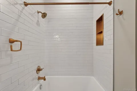$975,000 | 22 Icehouse Drive, Saugerties, NY 12477