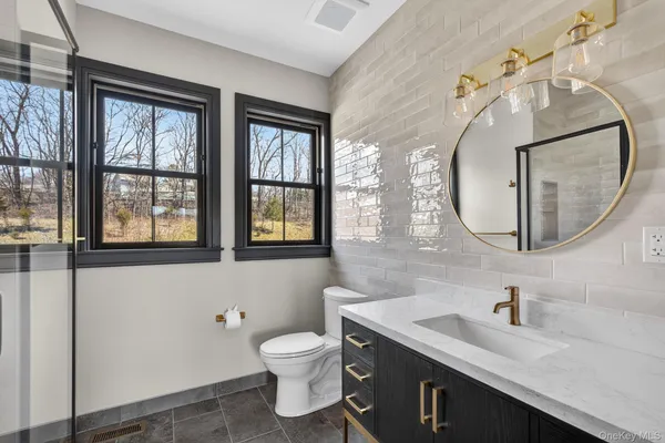 $975,000 | 22 Icehouse Drive, Saugerties, NY 12477