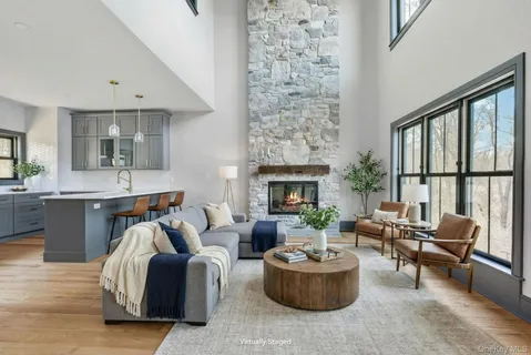 $975,000 | 22 Icehouse Drive, Saugerties, NY 12477