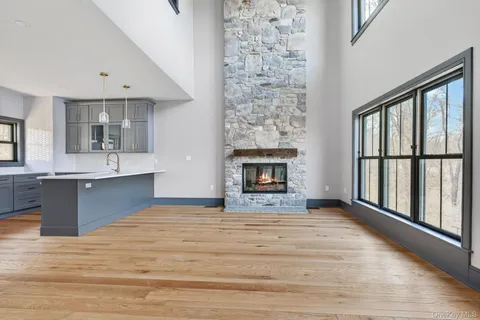 $975,000 | 22 Icehouse Drive, Saugerties, NY 12477