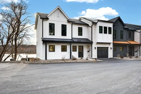$975,000 | 22 Icehouse Drive, Saugerties, NY 12477
