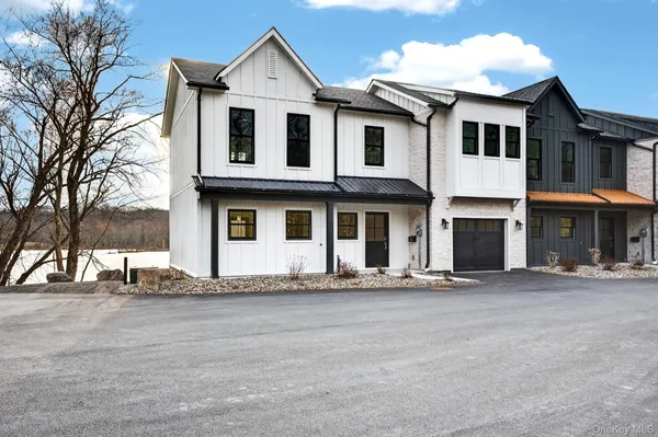 $975,000 | 22 Icehouse Drive, Saugerties, NY 12477