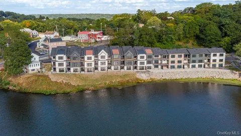 $975,000 | 22 Icehouse Drive, Saugerties, NY 12477