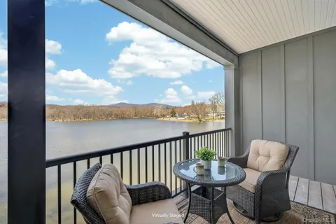 $975,000 | 22 Icehouse Drive, Saugerties, NY 12477