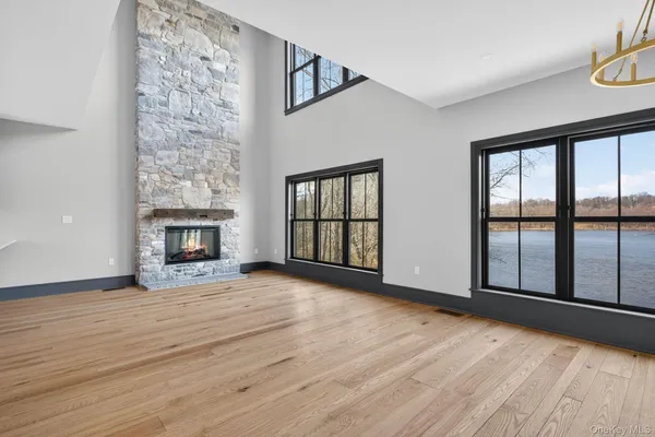 $975,000 | 22 Icehouse Drive, Saugerties, NY 12477