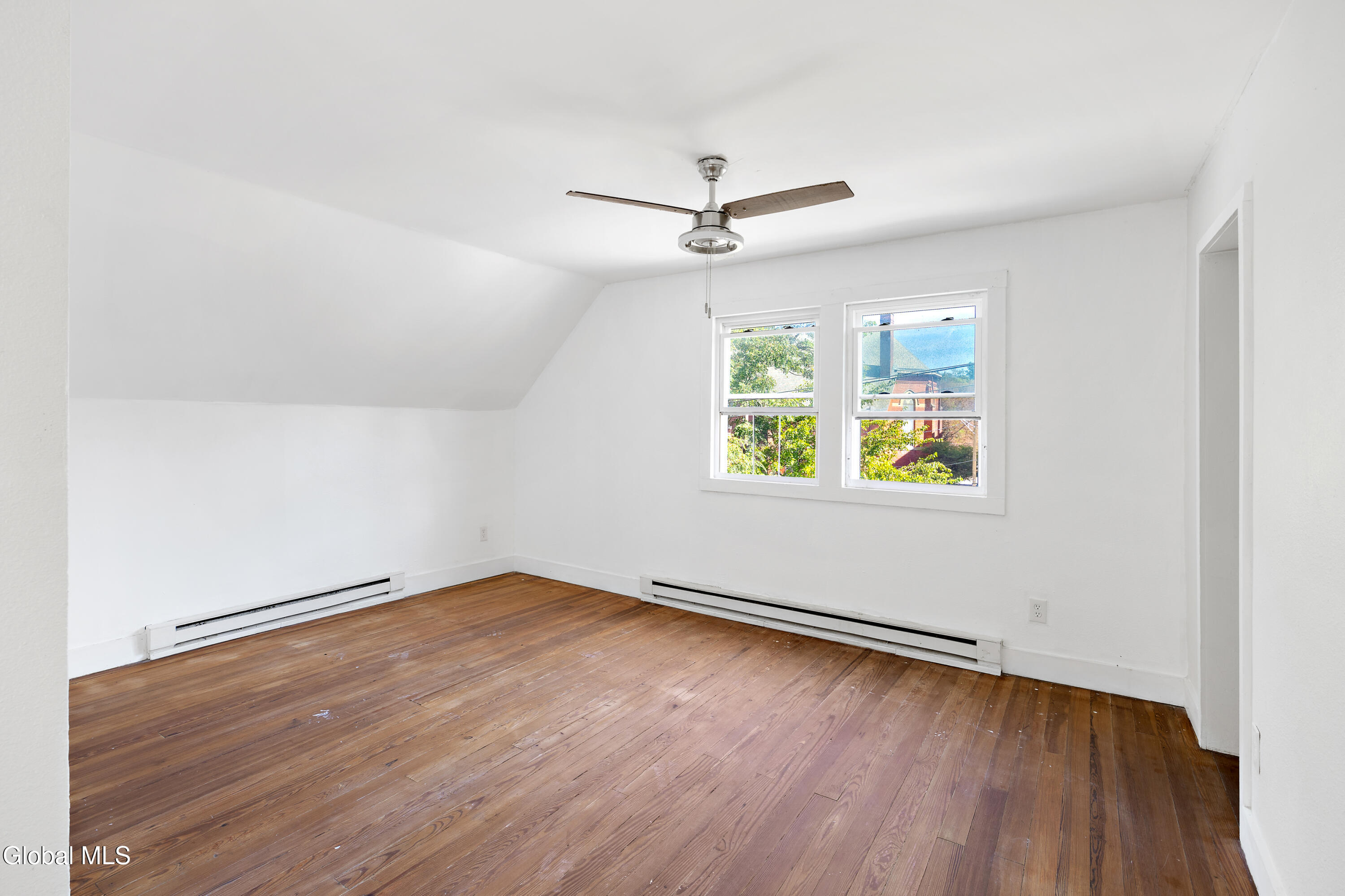 578 Crane Street Schenectady, NY 12303 - Photo 4 of 20 1 (5)