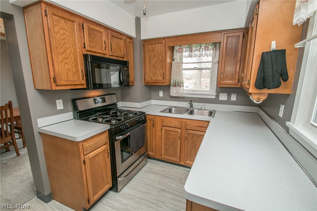 1614 Lorimer Road Cleveland, OH 44134 - Photo 9 of 22