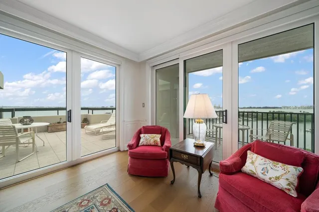 $1,075,000 | 4 Belleview Boulevard, Unit 802, Belleair, FL 33756