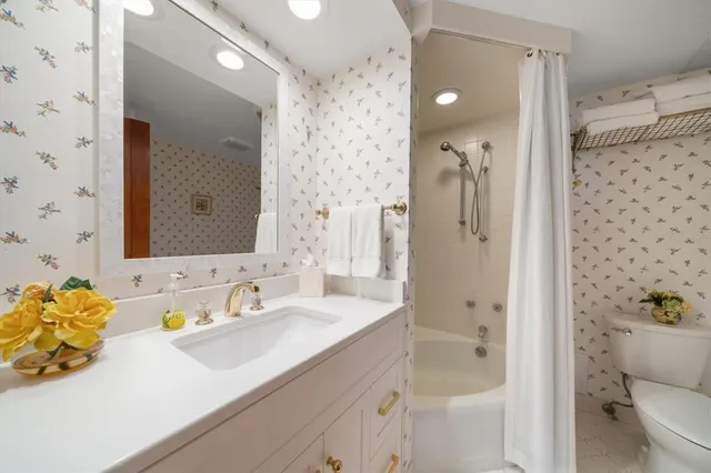 $1,075,000 | 4 Belleview Boulevard, Unit 802, Belleair, FL 33756