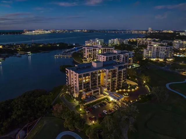 $1,075,000 | 4 Belleview Boulevard, Unit 802, Belleair, FL 33756