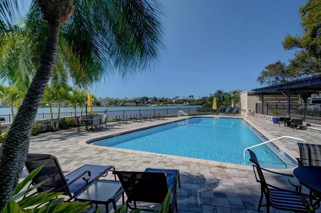 $1,075,000 | 4 Belleview Boulevard, Unit 802, Belleair, FL 33756