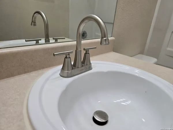 $1,250 | 10618 Mathom Landing, Universal City, TX 78148