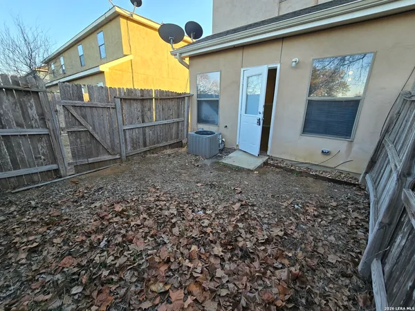 $1,250 | 10618 Mathom Landing, Universal City, TX 78148