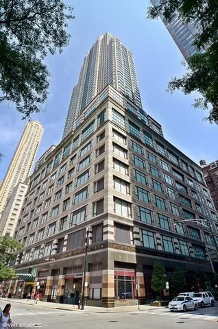 $1,125,000 | 100 East Huron Street, Unit 2004, Chicago, IL 60611